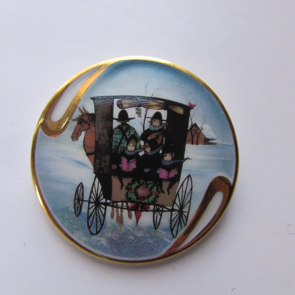 P Buckley Moss Society 1996 Brooch Christmas Carol